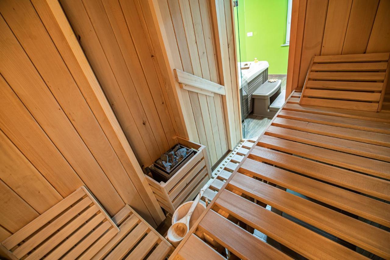 Holiday Home With Hot Tub And Sauna Sabina Rovte Eksteriør bilde