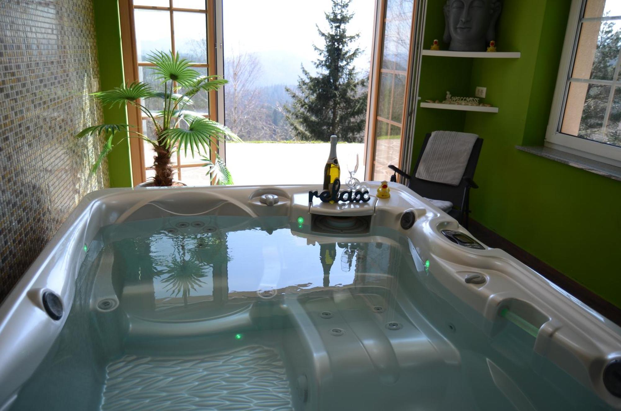Holiday Home With Hot Tub And Sauna Sabina Rovte Eksteriør bilde