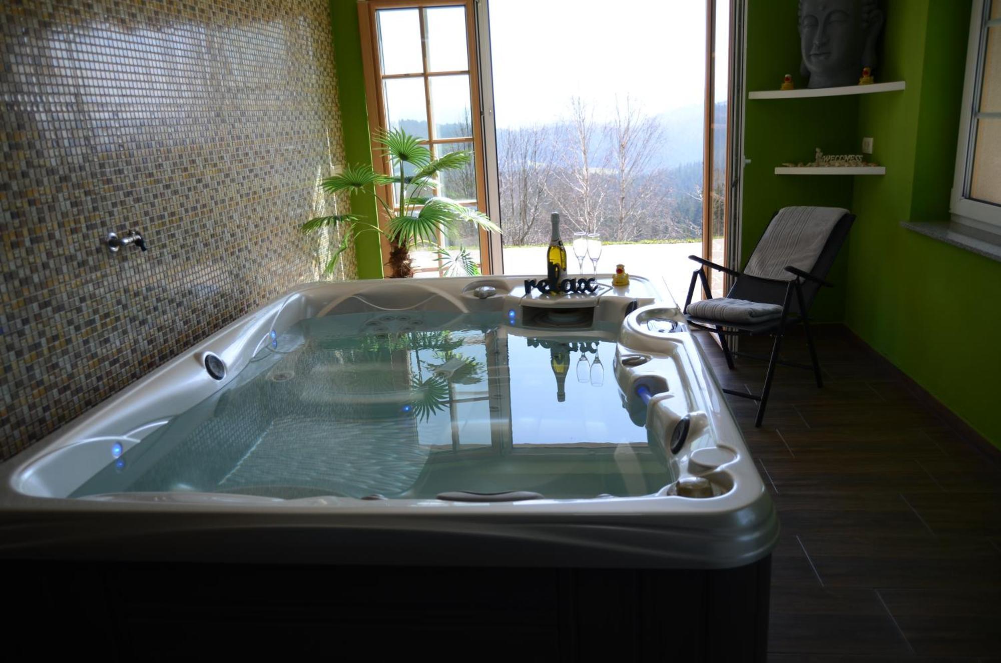 Holiday Home With Hot Tub And Sauna Sabina Rovte Eksteriør bilde