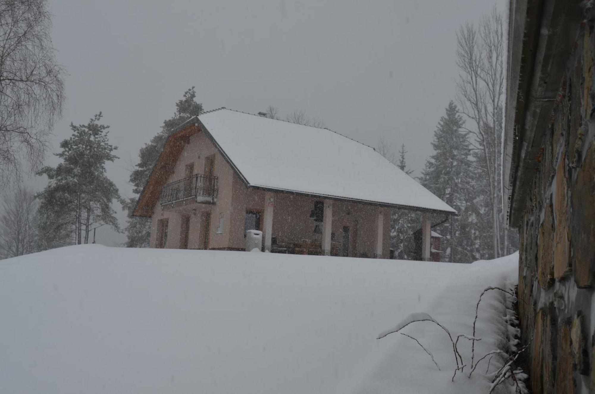 Holiday Home With Hot Tub And Sauna Sabina Rovte Eksteriør bilde