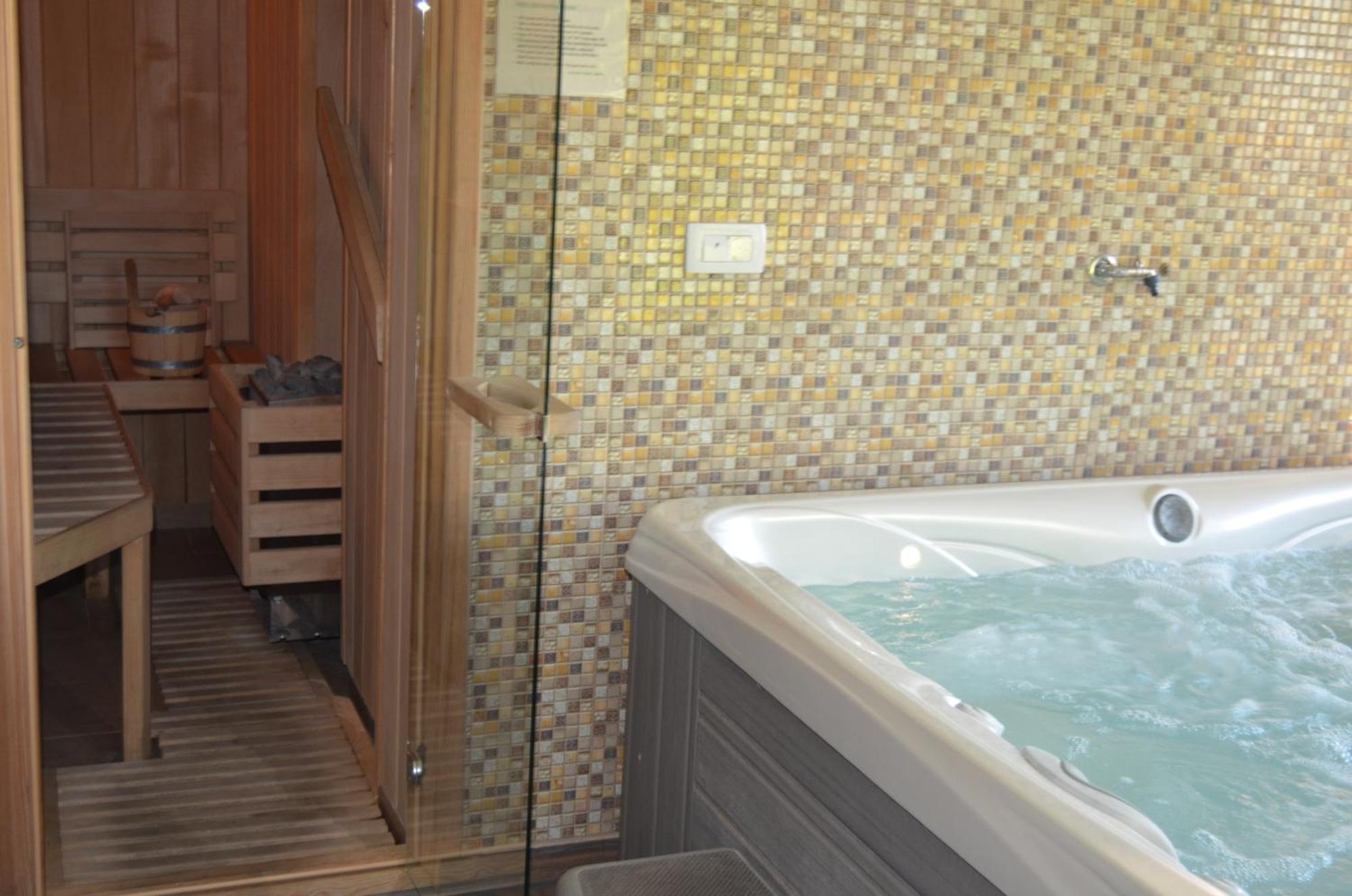 Holiday Home With Hot Tub And Sauna Sabina Rovte Eksteriør bilde